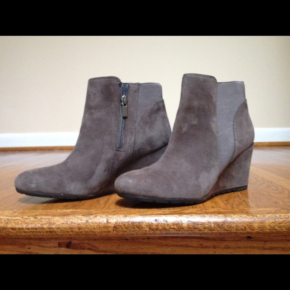Clark’s Artisan Taupe Suede Boots
